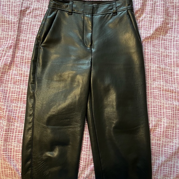 Aritzia Black Command Cropped Pant - Picture 3 of 7